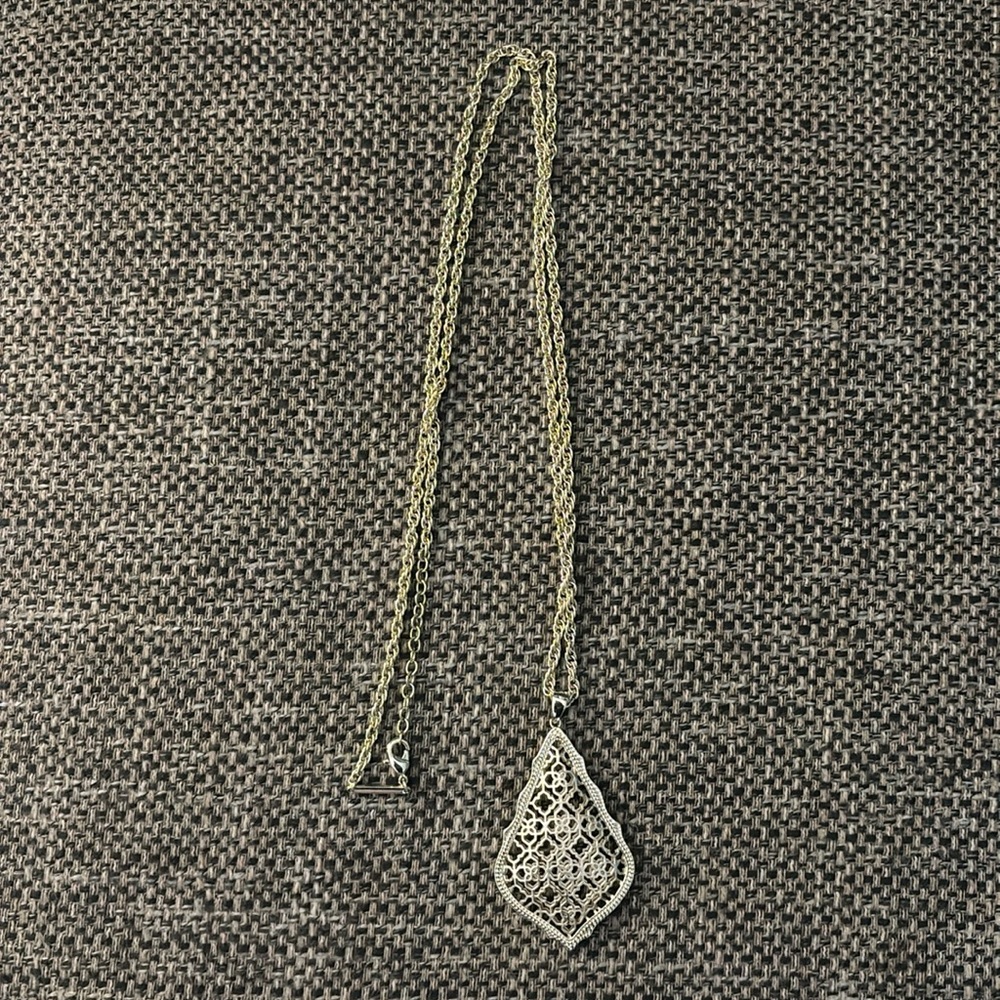 Kendra Scott necklace
